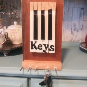Hanging key holder